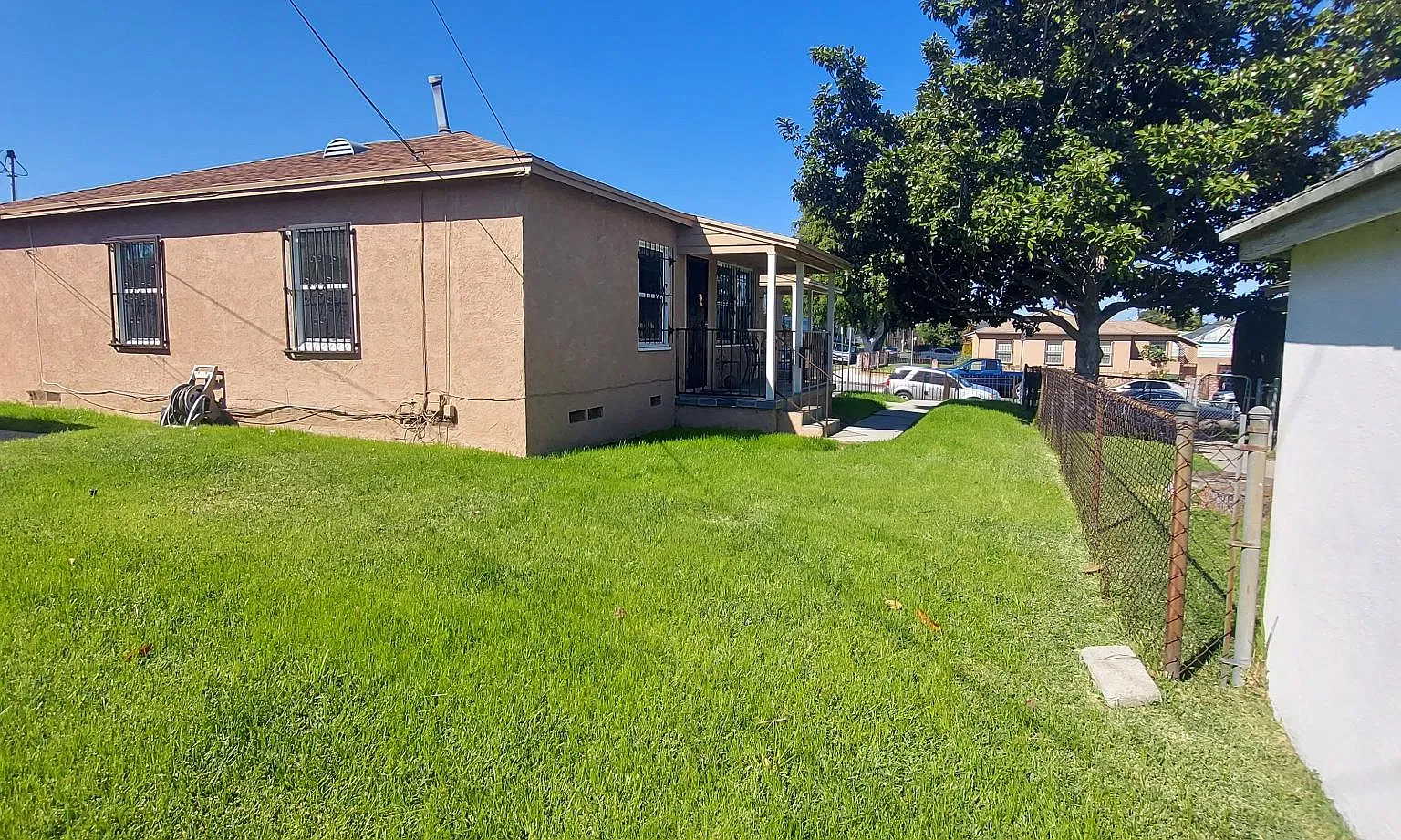 2 bed, 900 sqft, $2,300 — Photo 3