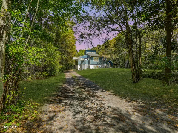 110 Bogue Loop Road, Newport, NC 28570