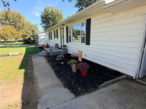 4th image of 5449 Naomi Dr