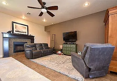 4 bed, 2198 sqft, $2,200 — Photo 2