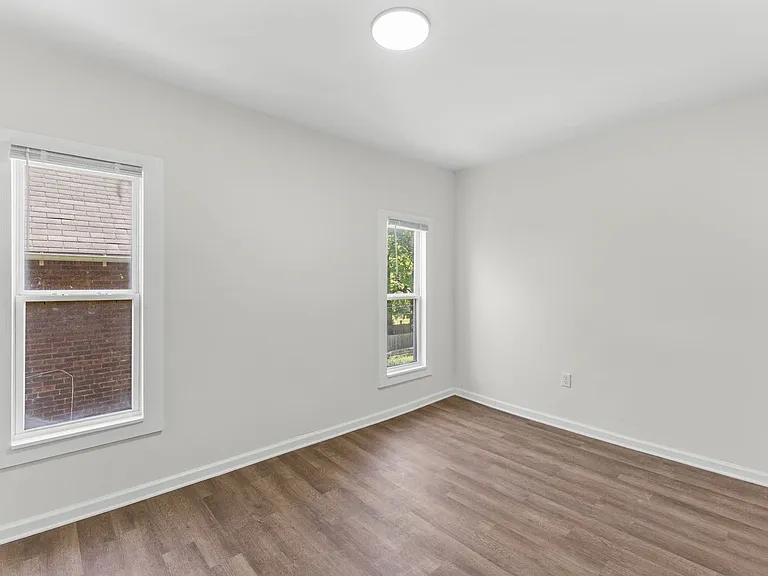 1339-1341 Mooberry St — Photo 32
