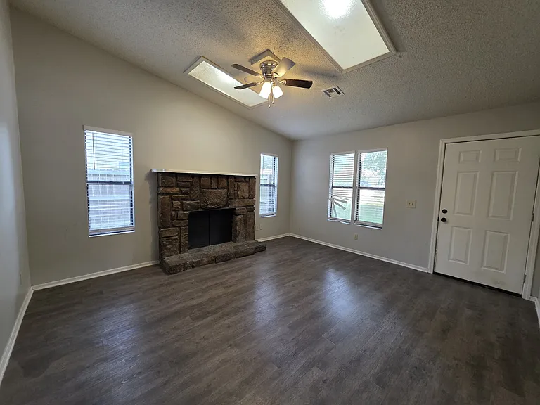 1008 Turtle Creek Dr — Photo 2
