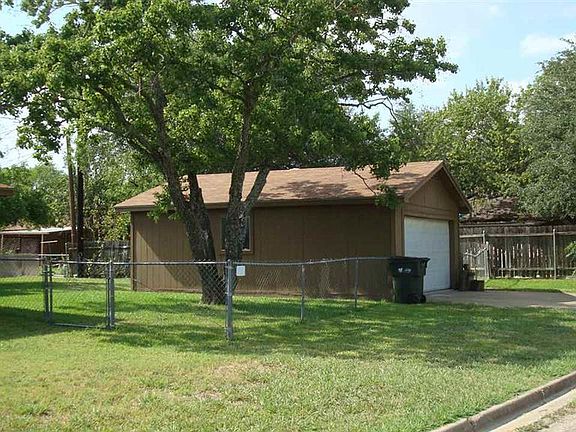 4th image of 239 Bluebonnett Dr