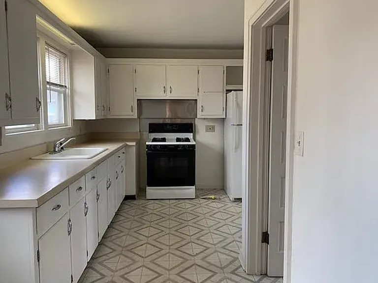 615 Mill St — Photo 6