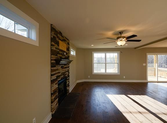 5th image of 112 Brocket Ct