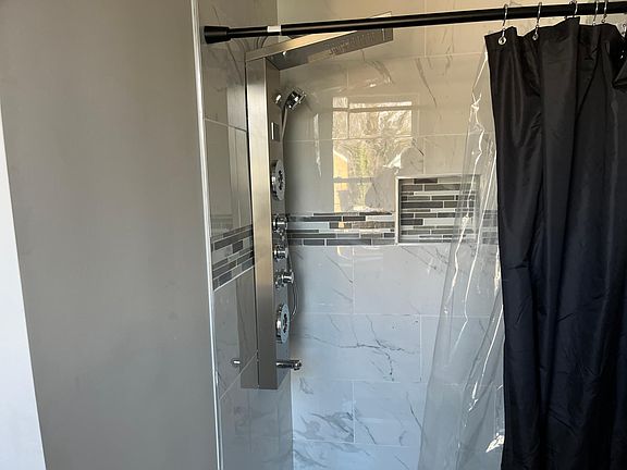 4th image of 3105 Chelsea Ter