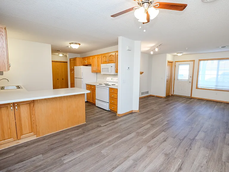 Oak Pointe Townhomes — Photo 7