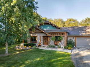 120 Waverly Dr, Cambridge, WI 53523