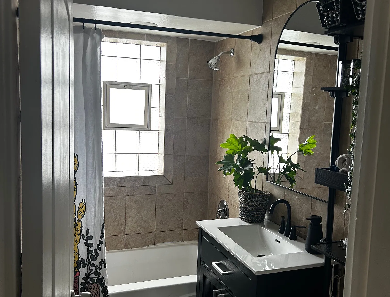 2 bed, 900 sqft, $1,800 — Photo 1