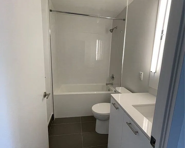 180 Veterans Dr #209 — Photo 11