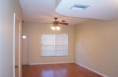 4th image of 7807 Sanibel Dr