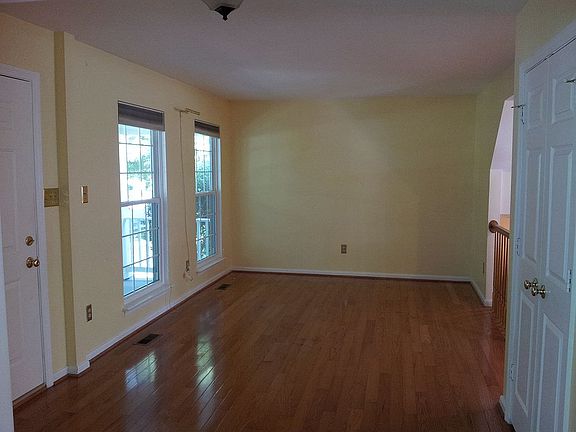 5th image of 714 Southview Pl NE
