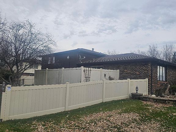 3rd image of 1048 E 194th Pl
