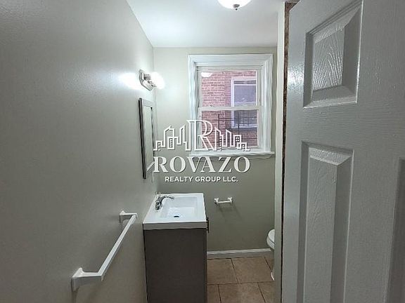 3rd image of 179 Myrtle Ave #A2