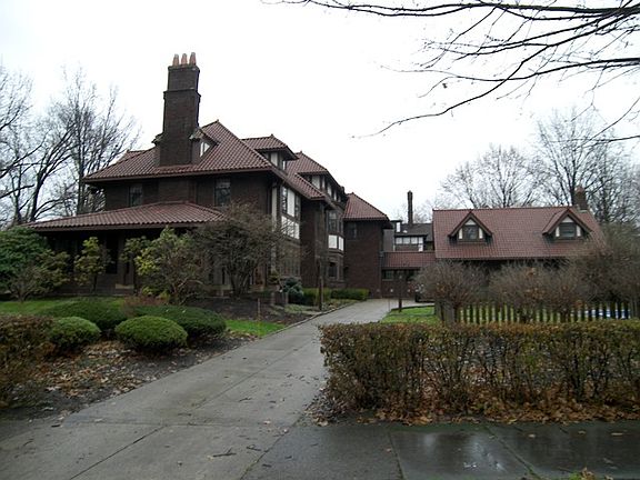 2nd image of 14320 Larchmere Blvd