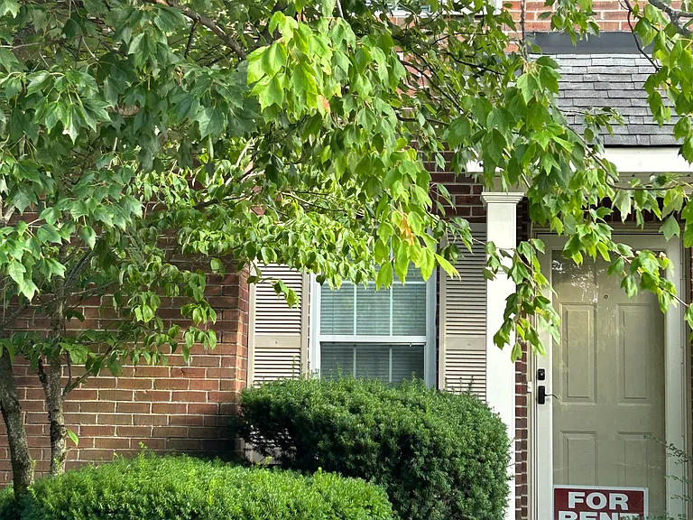 3028 Mapleleaf Park — Photo 11