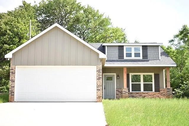3 bed, 1200 sqft, $1,575 — Photo 1