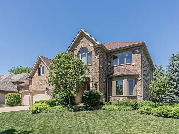 2241 Bird Ln, Batavia, IL 60510