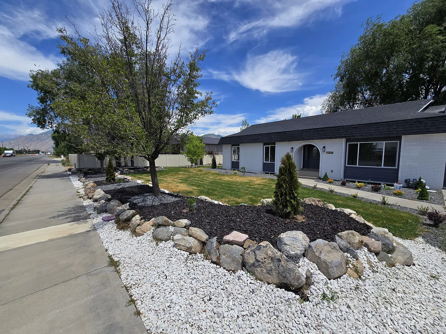 3 bed, 2640 sqft, $1,800 — Photo 4
