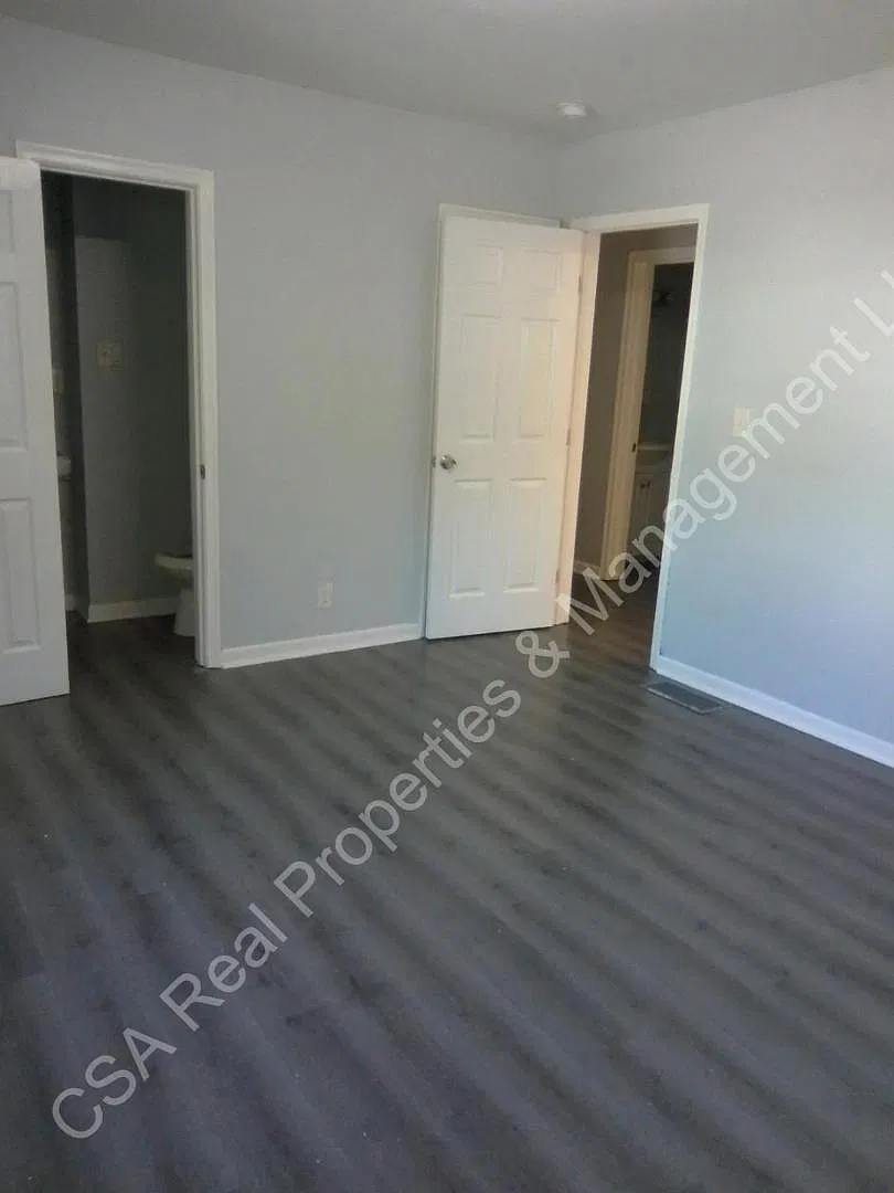 476 Erin Ave SW — Photo 4