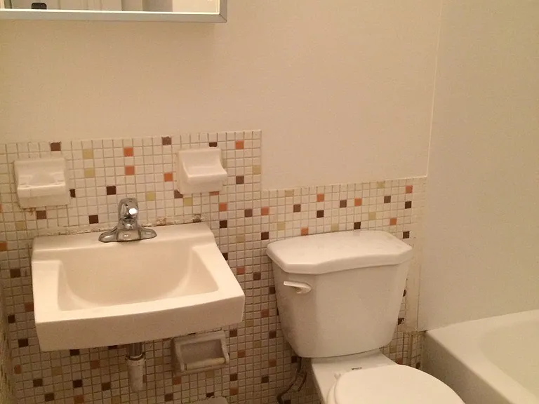 Holland Gardens Apartments — Photo 39