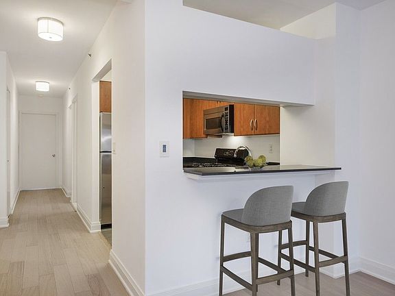 4th image of 222 E 34th St APT 830