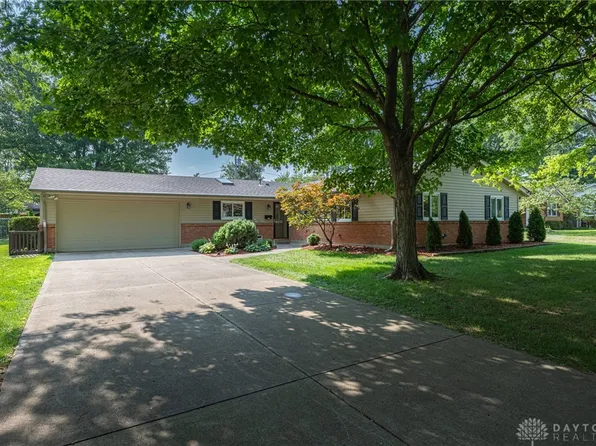 4725 Briar Knoll Dr, Dayton, OH 45429