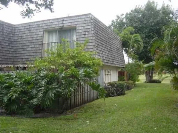 2060 SW 90th Ave #A-18, Davie, FL 33324