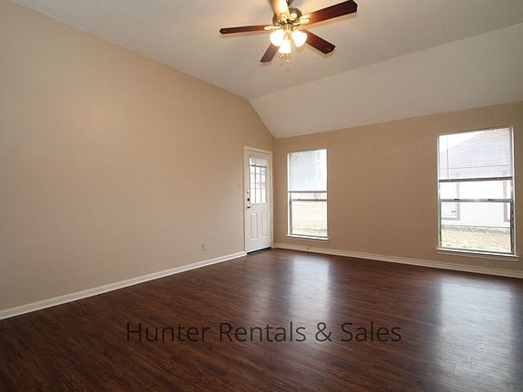 3rd image of 2408 Timberline Dr
