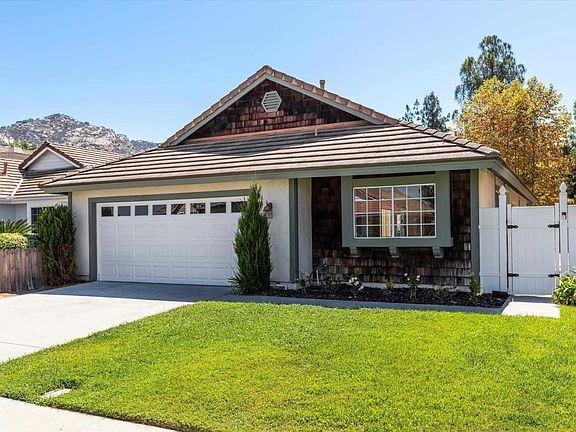 2nd image of 2332 Briarwood Pl