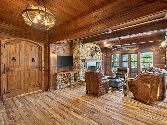 4th image of 998 Moores Chapel Cemetery Rd