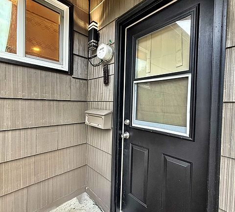 4th image of 513 Juniper St