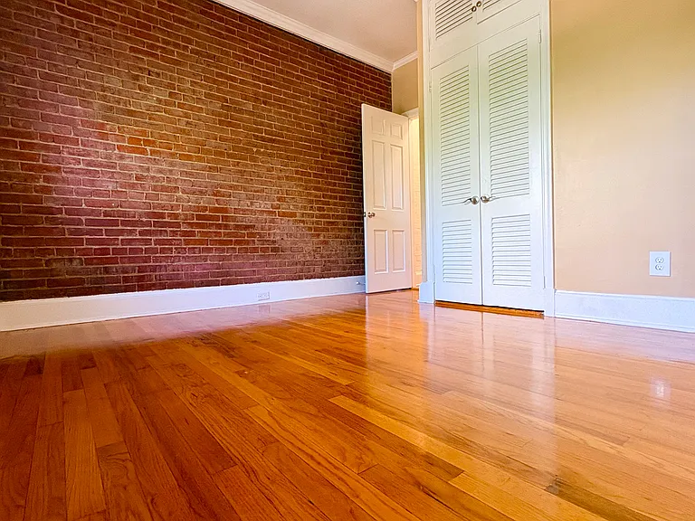 828 25th St NW — Photo 9