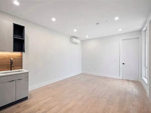 3rd image of 391 Meeker Ave #2L