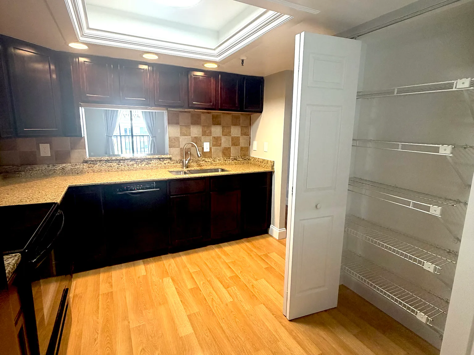 2 bed, 1300 sqft, $2,599 — Photo 4