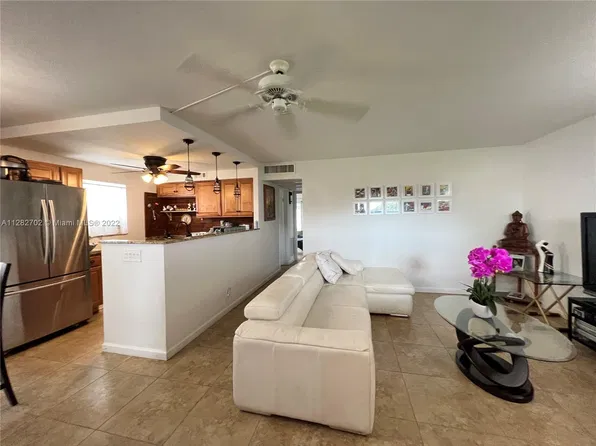 21 Saxony Cir #A, Delray Beach, FL 33446