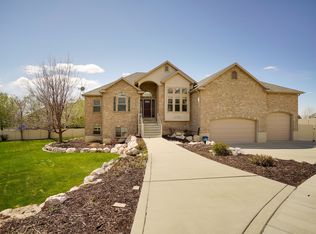 1081 W 3300 N, Pleasant View, UT 84414
