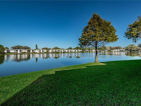4th image of 276 Woodlake Wynde #3