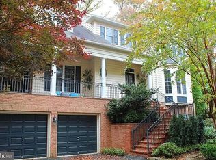 5220 Old Dominion Dr, Arlington, VA 22207