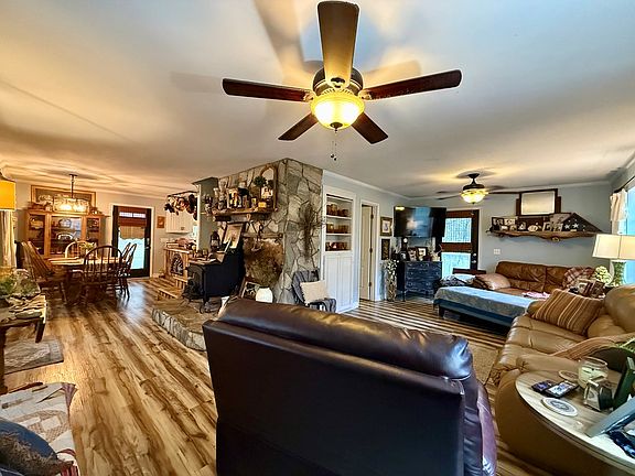 4th image of 836 Campbell Rd