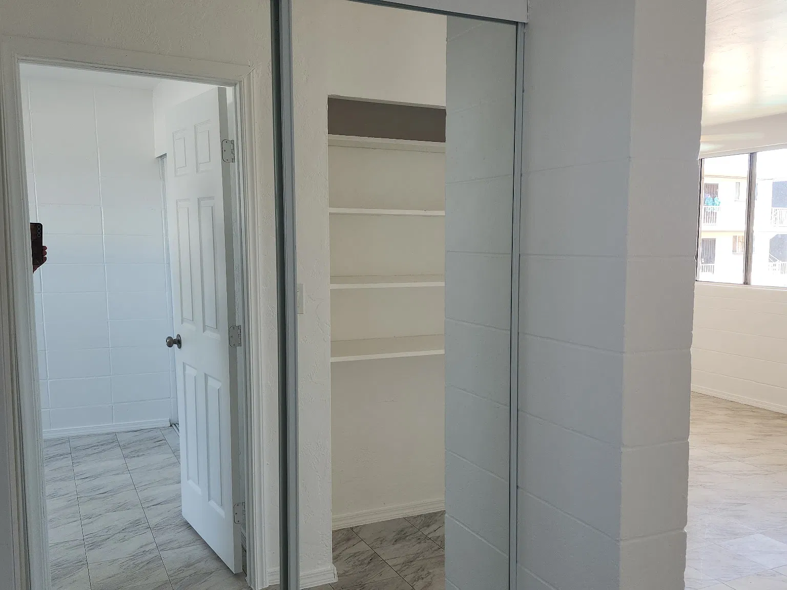 Ali'i Manor Apartments — Photo 3