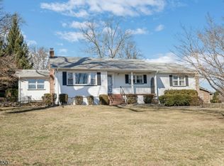 35 Longview Dr, Whippany, NJ 07981