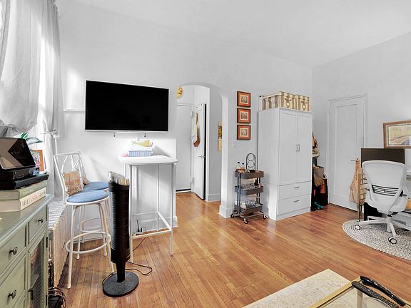 5th image of 180 7th Ave APT 1D