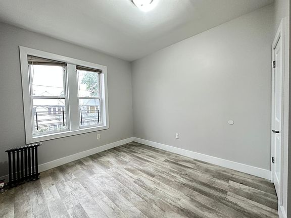 4th image of 121 Roosevelt Ave #3E