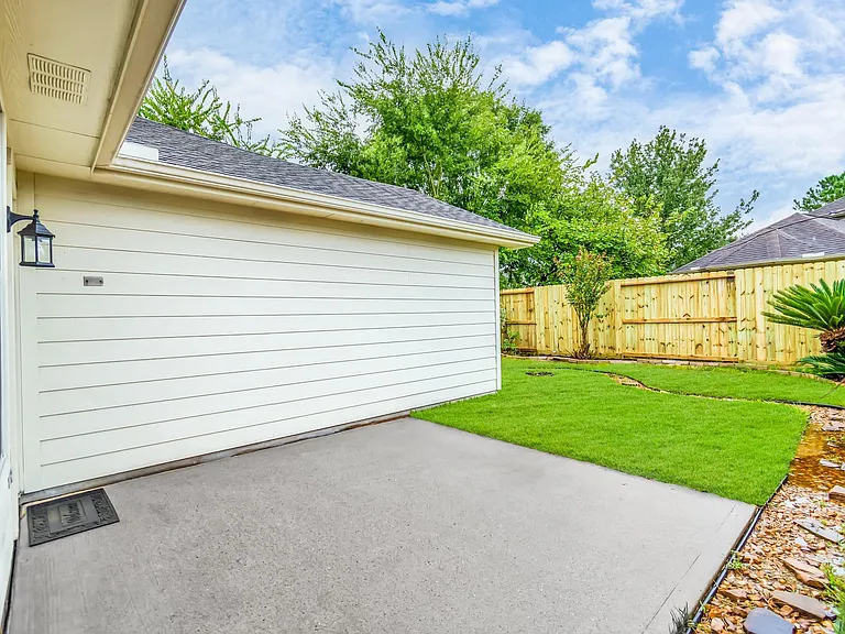 16510 Bluff Springs Dr — Photo 44