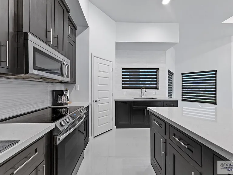 7283 Rain Forest Dr — Photo 23