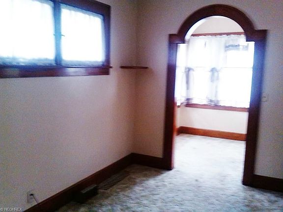 4th image of 385 W Wood St