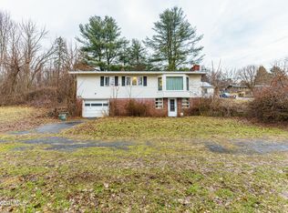 13 Robin Ln, Troy, NY 12180