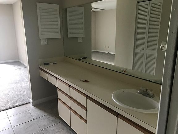 2nd image of 1307 River Hills Cir E APT 5