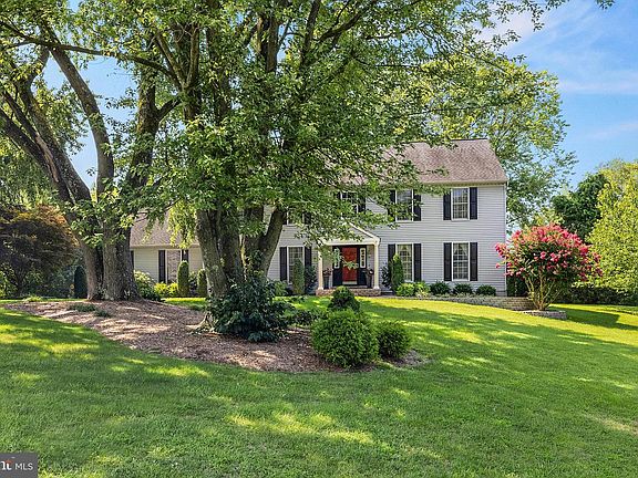 2nd image of 8410 Quailwood Ln